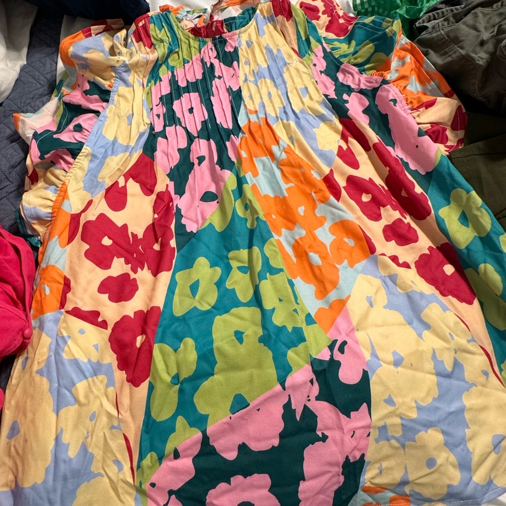 High neck, ruffle sleeve